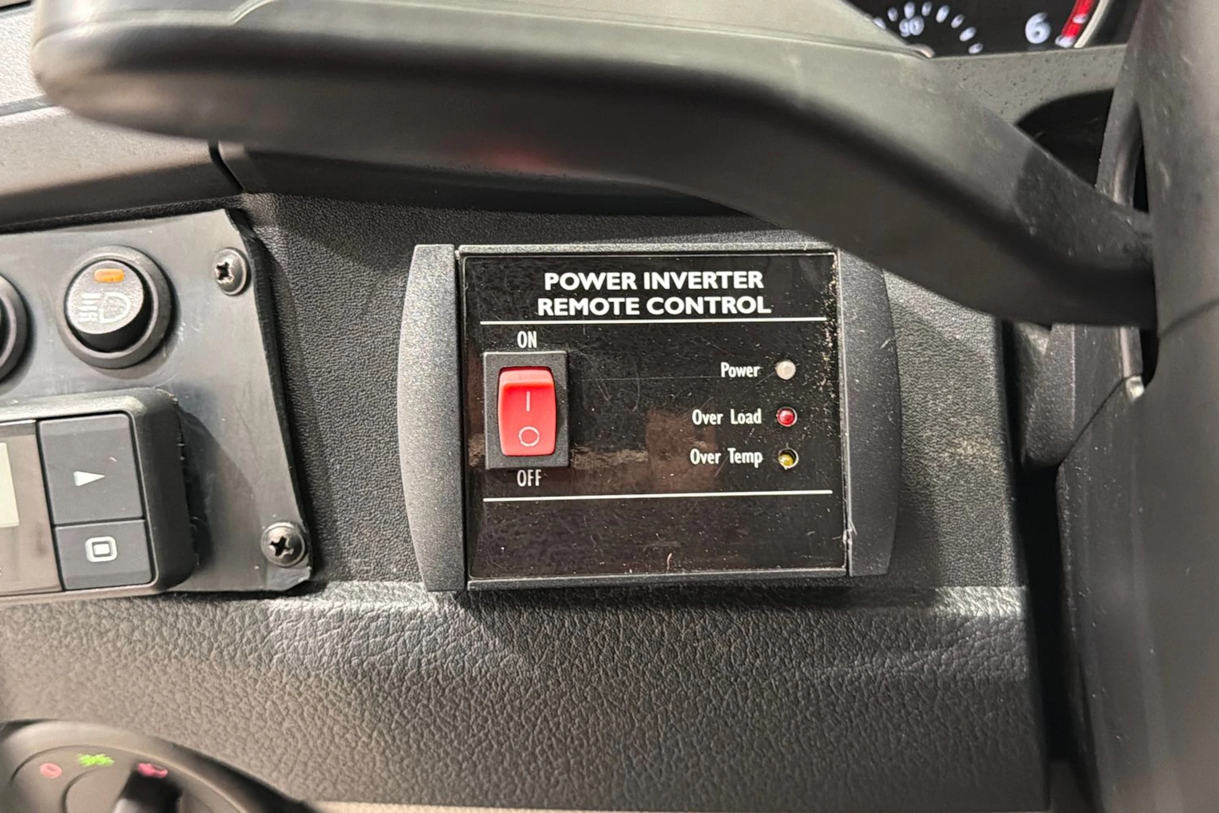 valkoinen Volkswagen Transporter 2018 kuva 17.