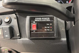valkoinen Volkswagen Transporter 2018 kuva 17.