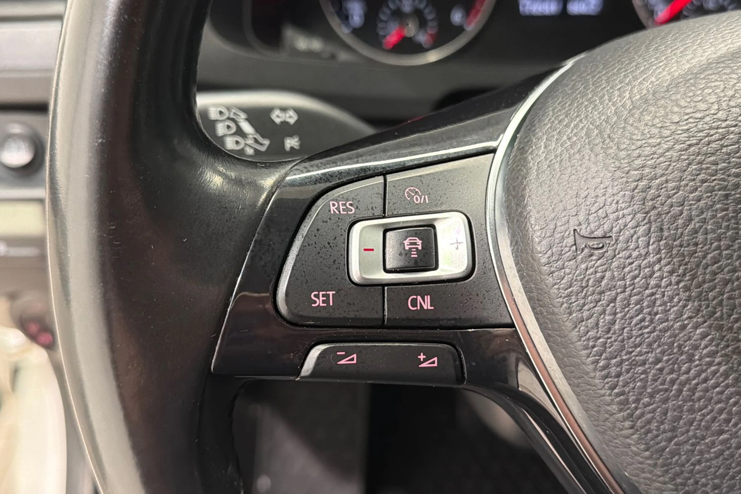 valkoinen Volkswagen Transporter 2018 kuva 18.