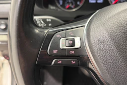 valkoinen Volkswagen Transporter 2018 kuva 18.