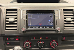 valkoinen Volkswagen Transporter 2018 kuva 21.