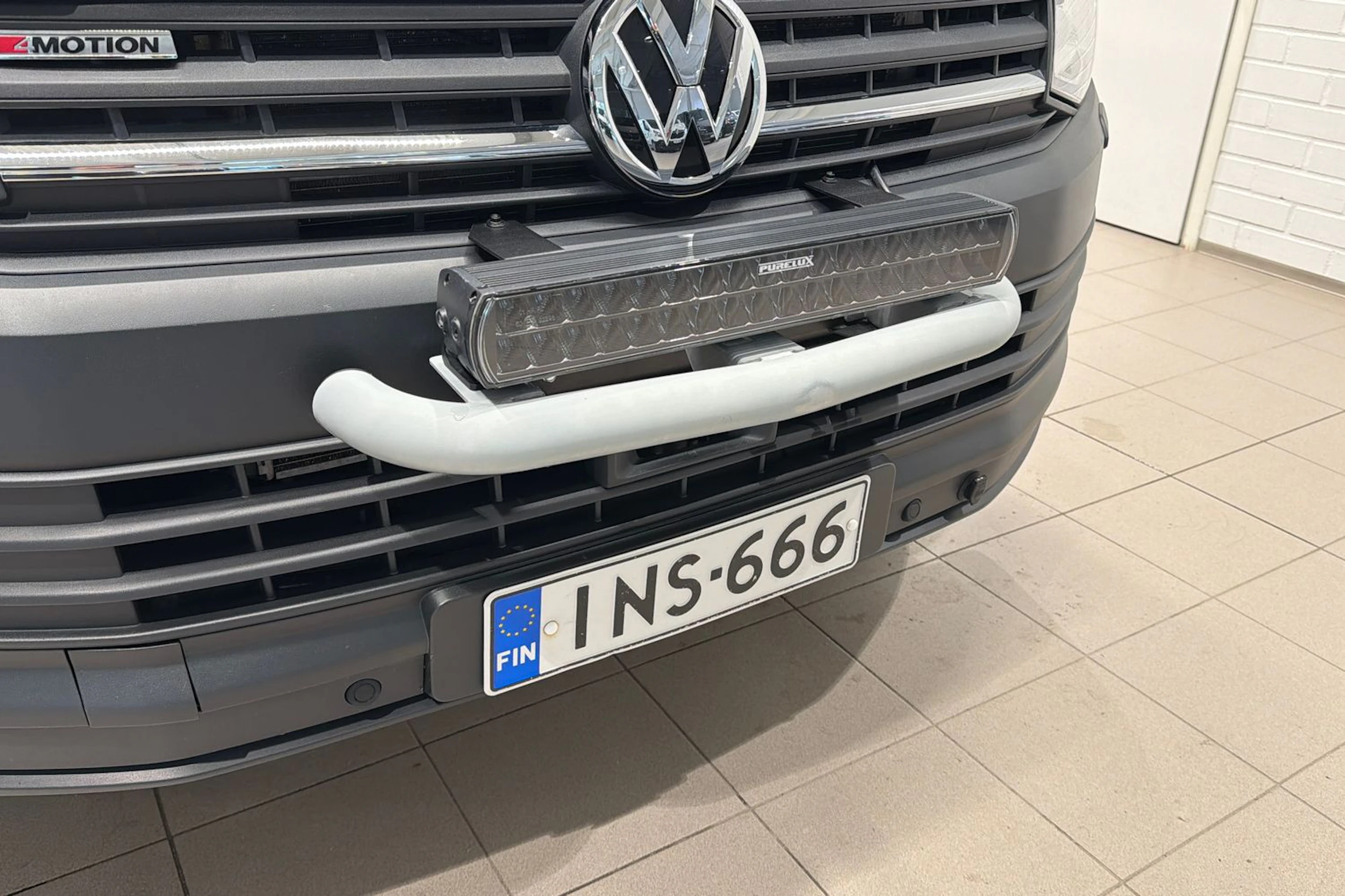 valkoinen Volkswagen Transporter 2018 kuva 25.