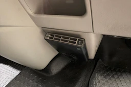 valkoinen Volkswagen Transporter 2018 kuva 27.