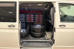 valkoinen Volkswagen Transporter 2018 kuva 28.