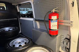 valkoinen Volkswagen Transporter 2018 kuva 34.