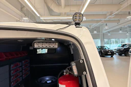 valkoinen Volkswagen Transporter 2018 kuva 36.