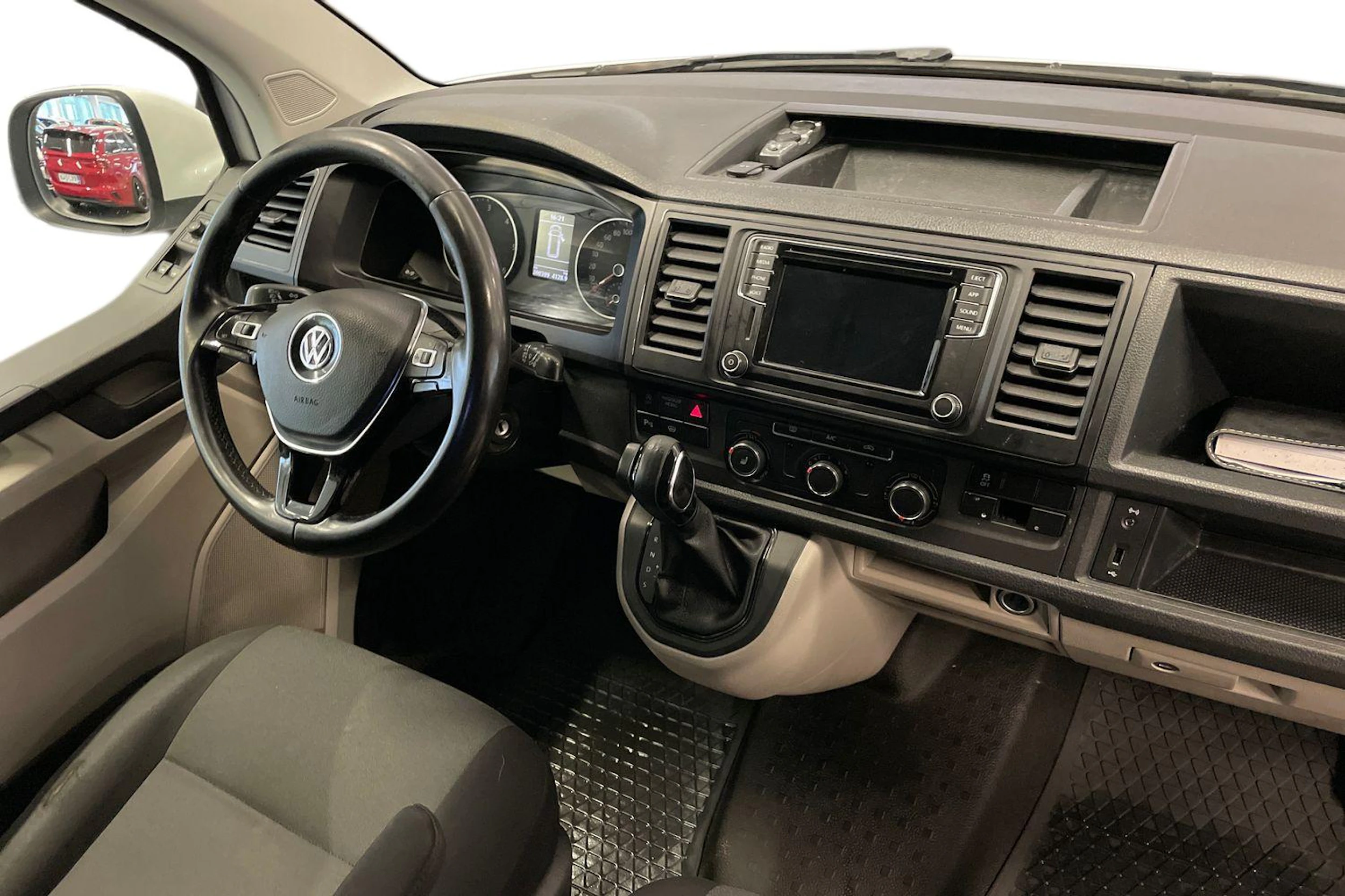Valkoinen Volkswagen TRANSPORTER 2018 kuva 9.