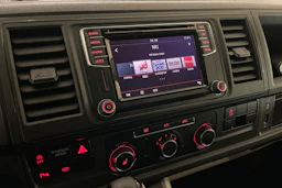 Valkoinen Volkswagen TRANSPORTER 2018 kuva 15.