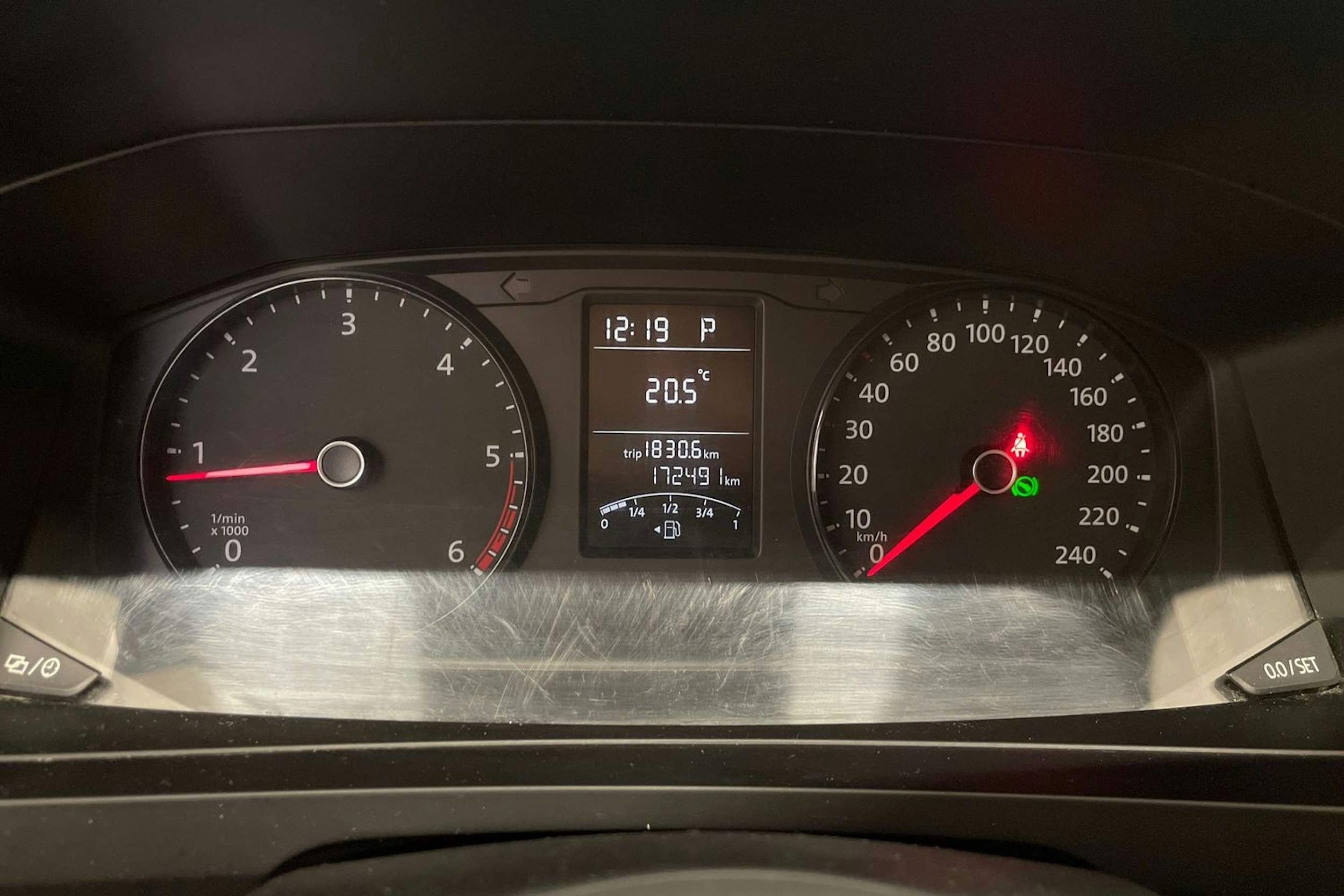 harmaa Volkswagen Transporter 2018 kuva 14.