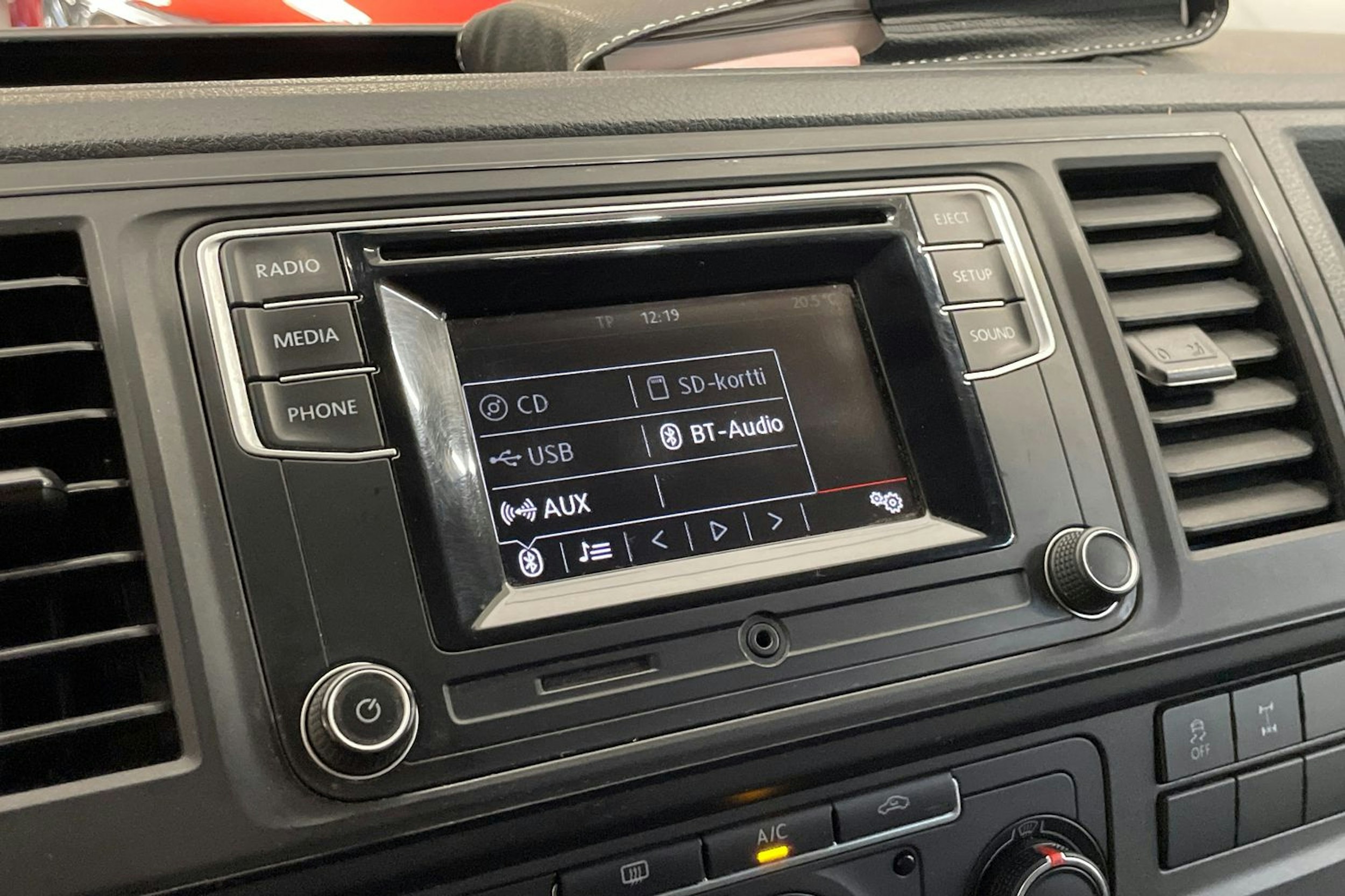 harmaa Volkswagen Transporter 2018 kuva 16.