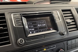 harmaa Volkswagen Transporter 2018 kuva 16.