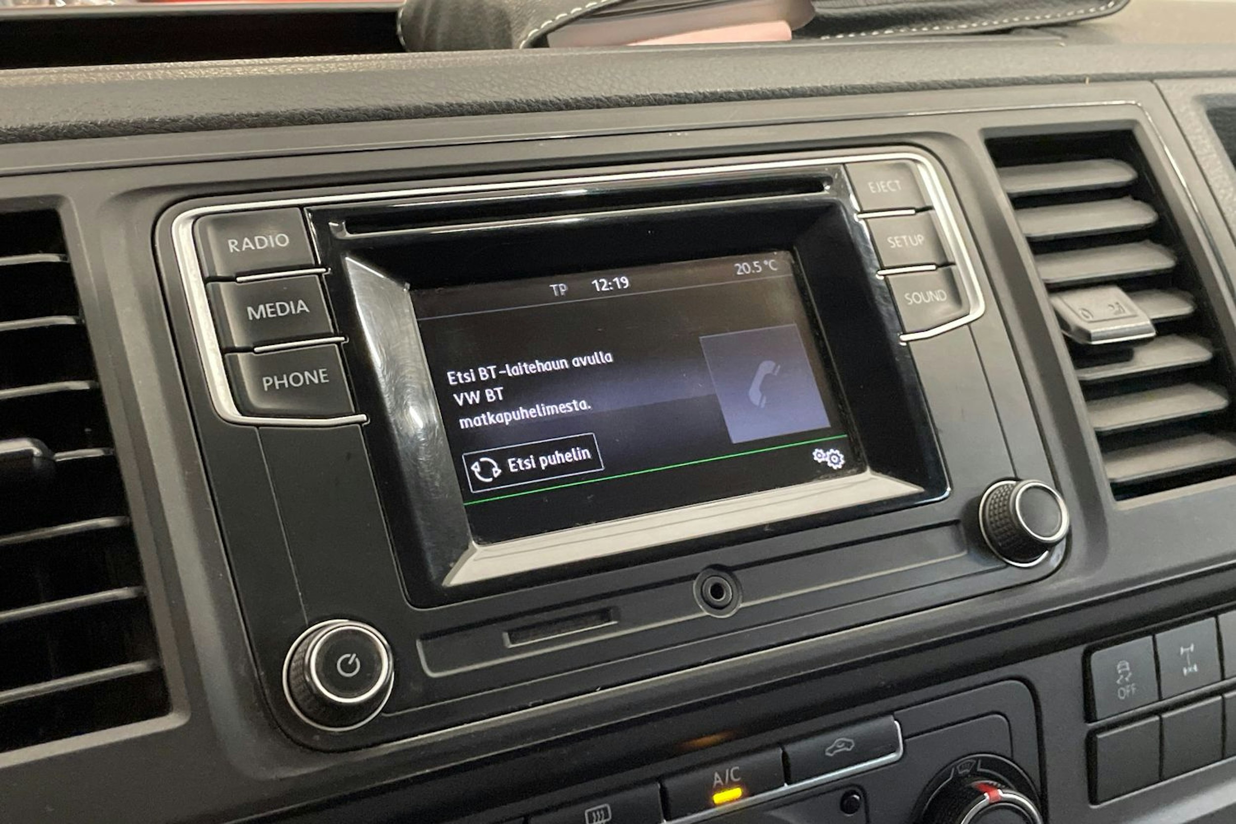 harmaa Volkswagen Transporter 2018 kuva 17.