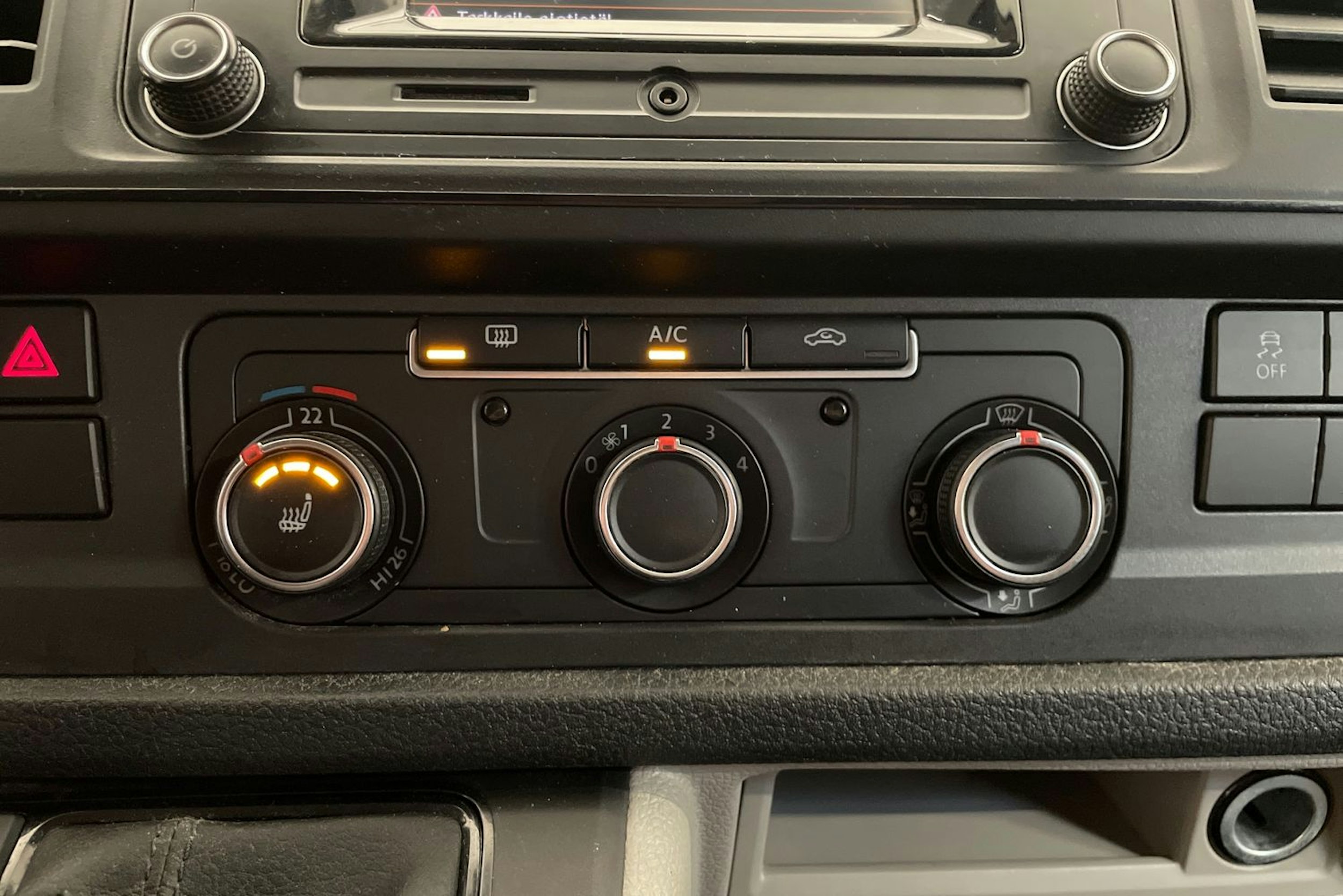 harmaa Volkswagen Transporter 2018 kuva 19.