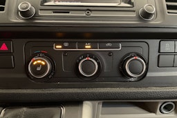 harmaa Volkswagen Transporter 2018 kuva 19.