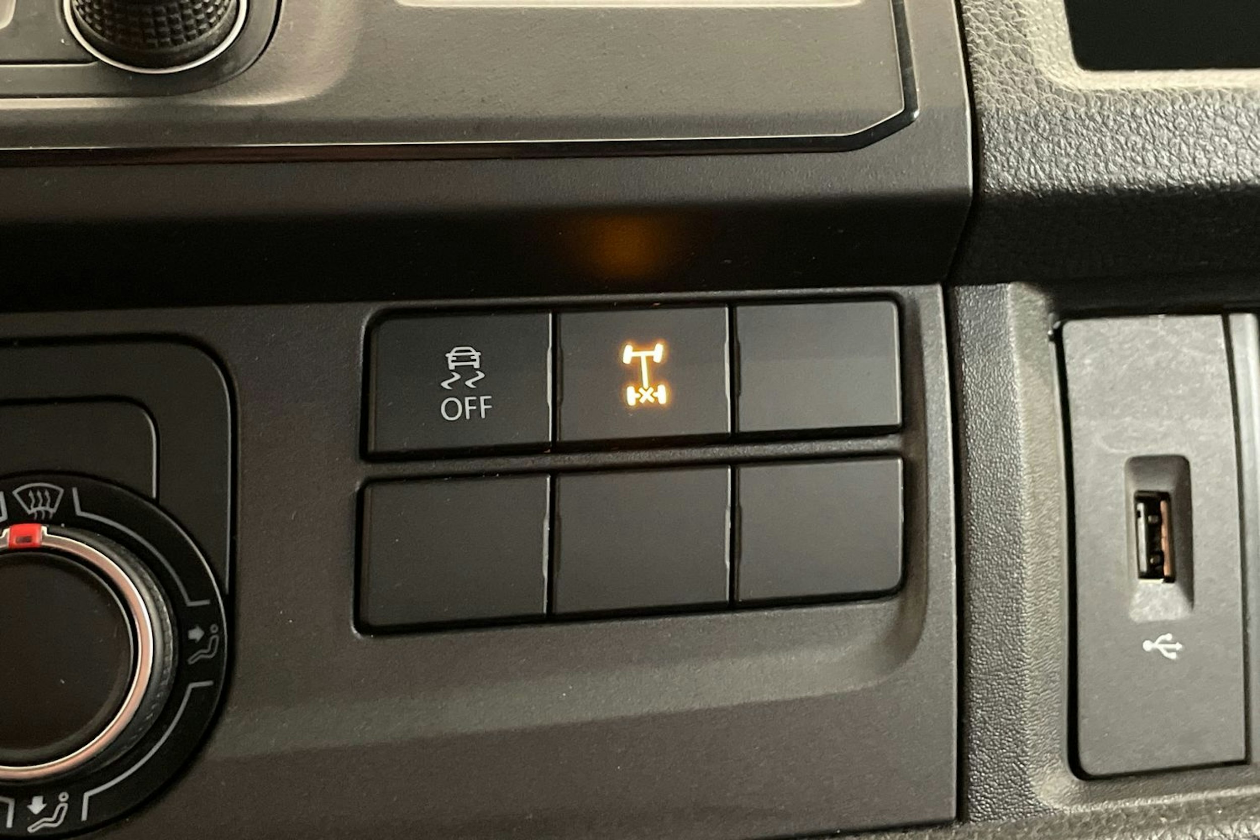 harmaa Volkswagen Transporter 2018 kuva 20.