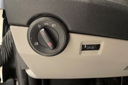 harmaa Volkswagen Transporter 2018 kuva 21.