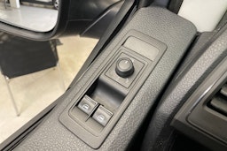 harmaa Volkswagen Transporter 2018 kuva 22.