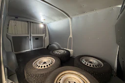 valkoinen Volkswagen Transporter 2019 kuva 6.