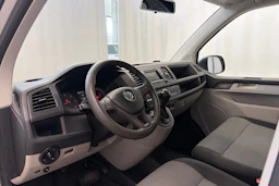 valkoinen Volkswagen Transporter 2019 kuva 7.
