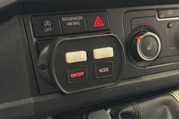 valkoinen Volkswagen Transporter 2019 kuva 9.