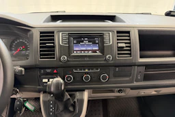 valkoinen Volkswagen Transporter 2019 kuva 11.