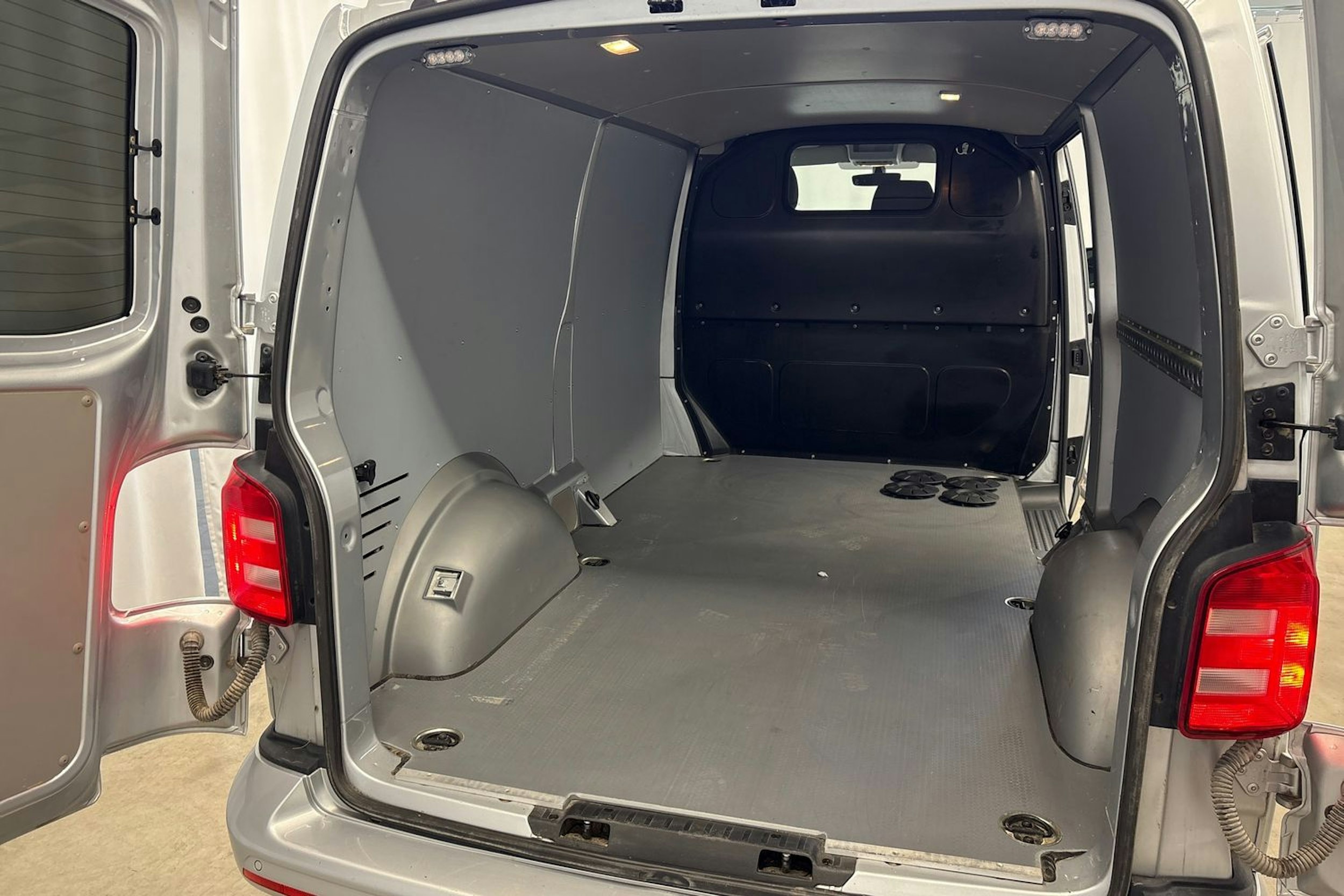 hopea Volkswagen Transporter 2018 kuva 10.