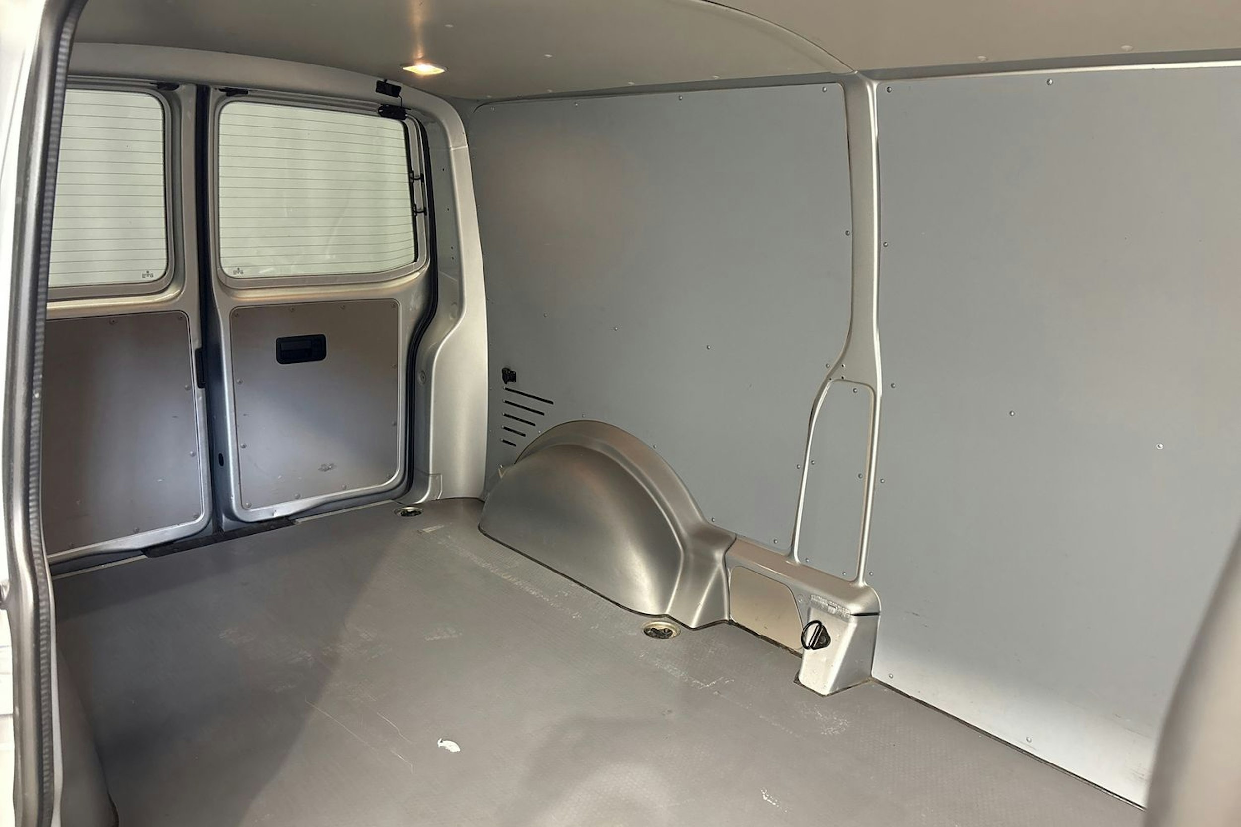 hopea Volkswagen Transporter 2018 kuva 11.