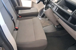 harmaa Volkswagen Transporter 2018 kuva 17.