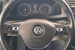 harmaa Volkswagen Transporter 2018 kuva 19.