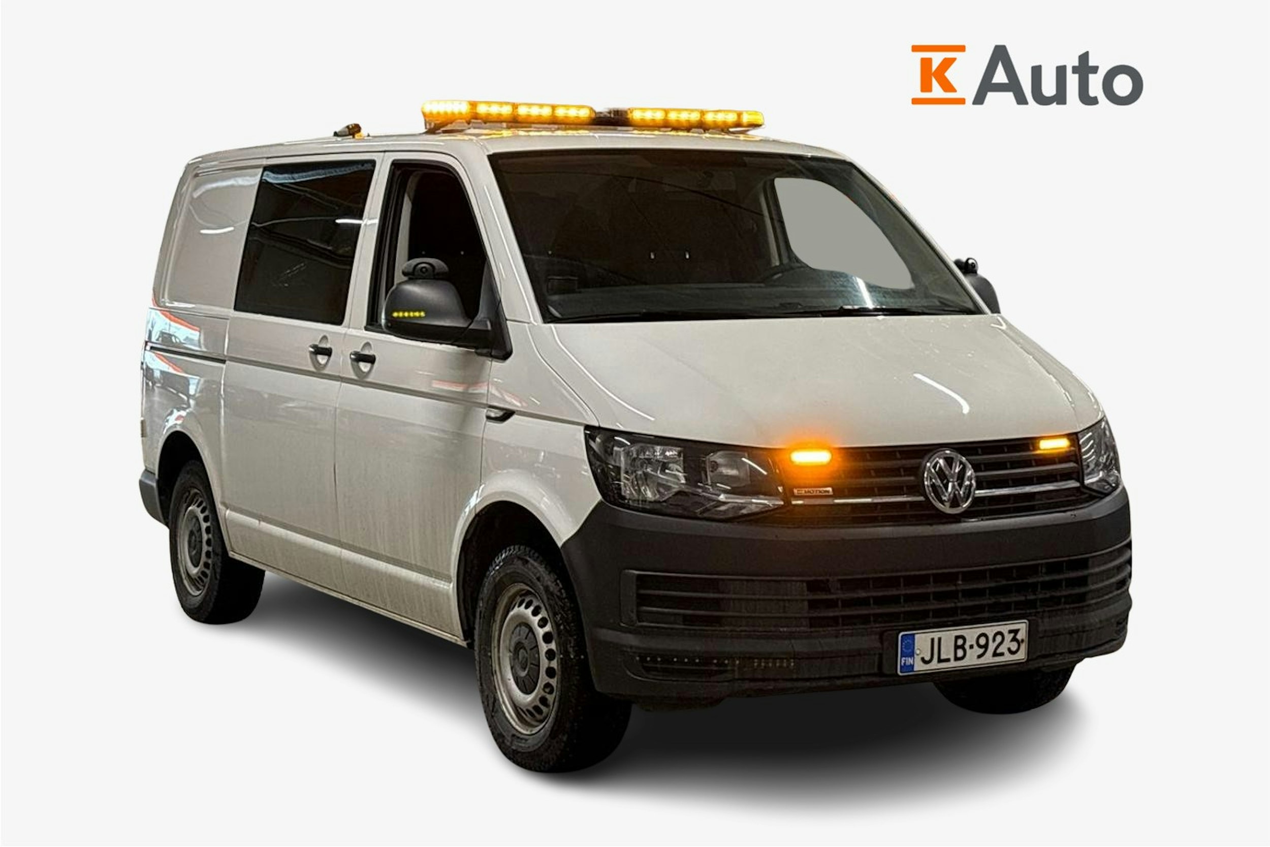valkoinen Volkswagen Transporter 2018 kuva 1.