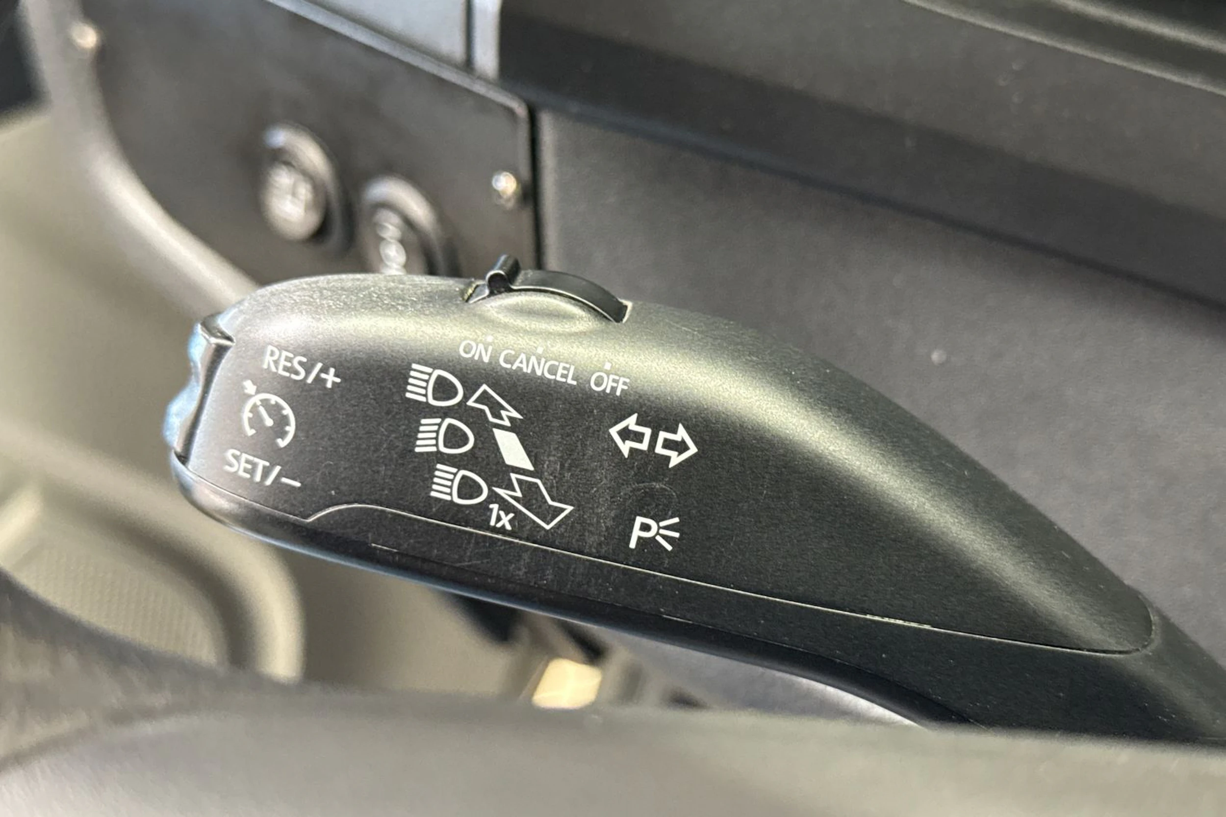 valkoinen Volkswagen Transporter 2019 kuva 16.