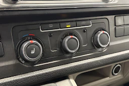 valkoinen Volkswagen Transporter 2019 kuva 19.