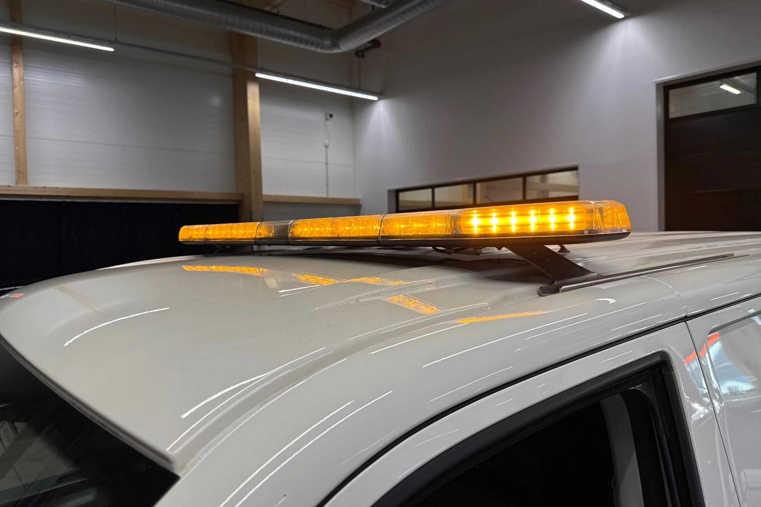 valkoinen Volkswagen Transporter 2019 kuva 27.