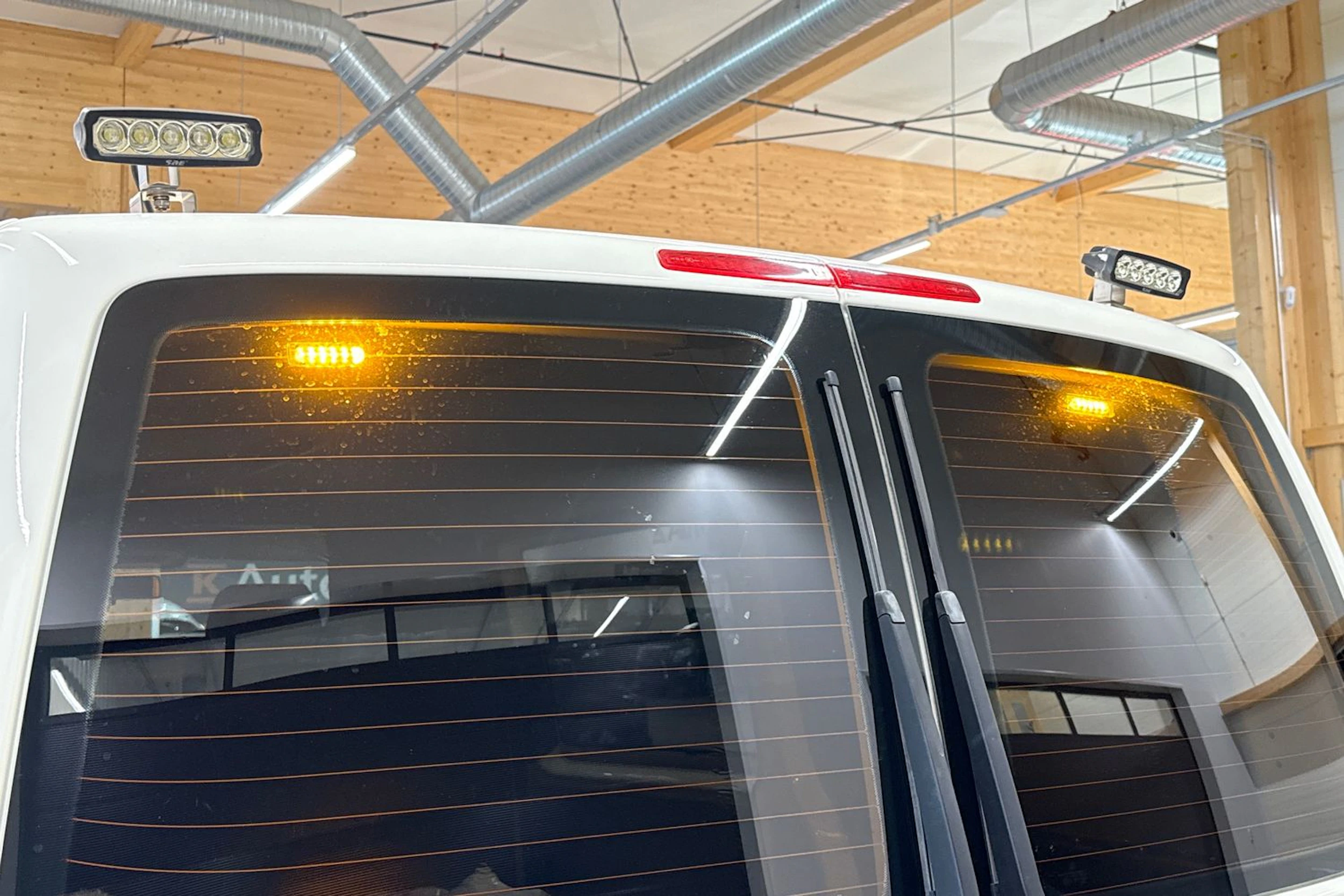 valkoinen Volkswagen Transporter 2019 kuva 28.