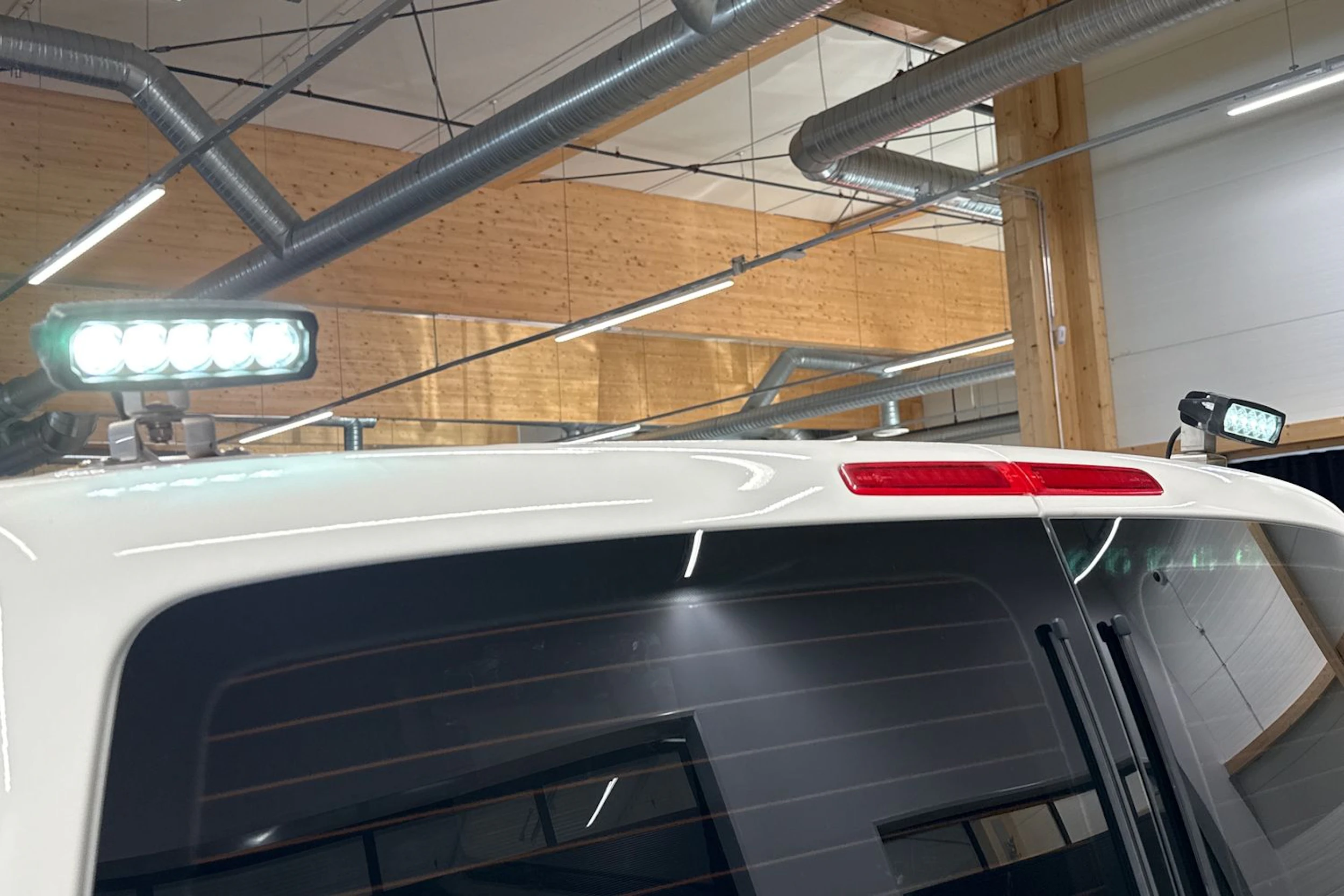 valkoinen Volkswagen Transporter 2019 kuva 29.