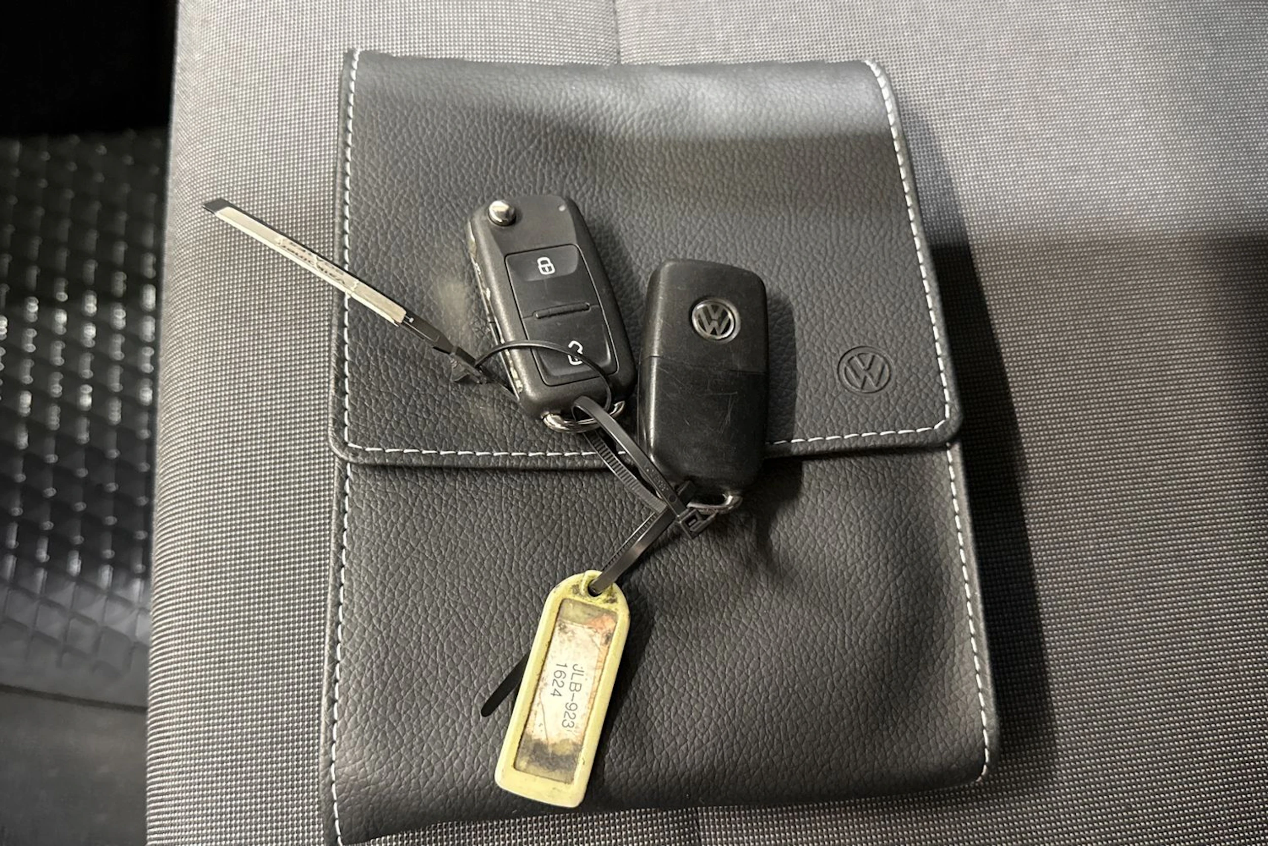 valkoinen Volkswagen Transporter 2019 kuva 30.