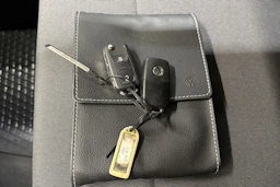 valkoinen Volkswagen Transporter 2019 kuva 30.