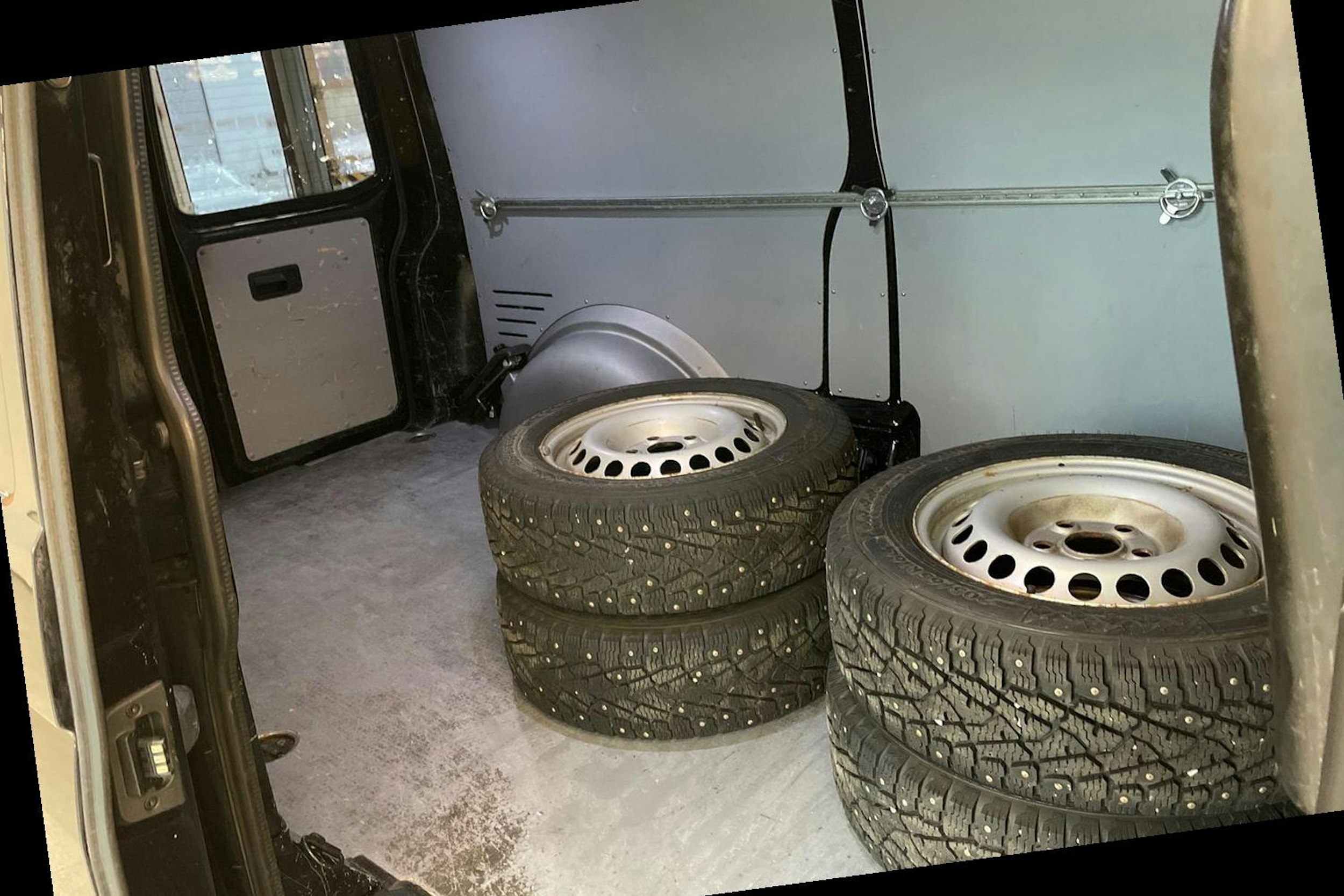met. musta Volkswagen Transporter 2018 kuva 10.