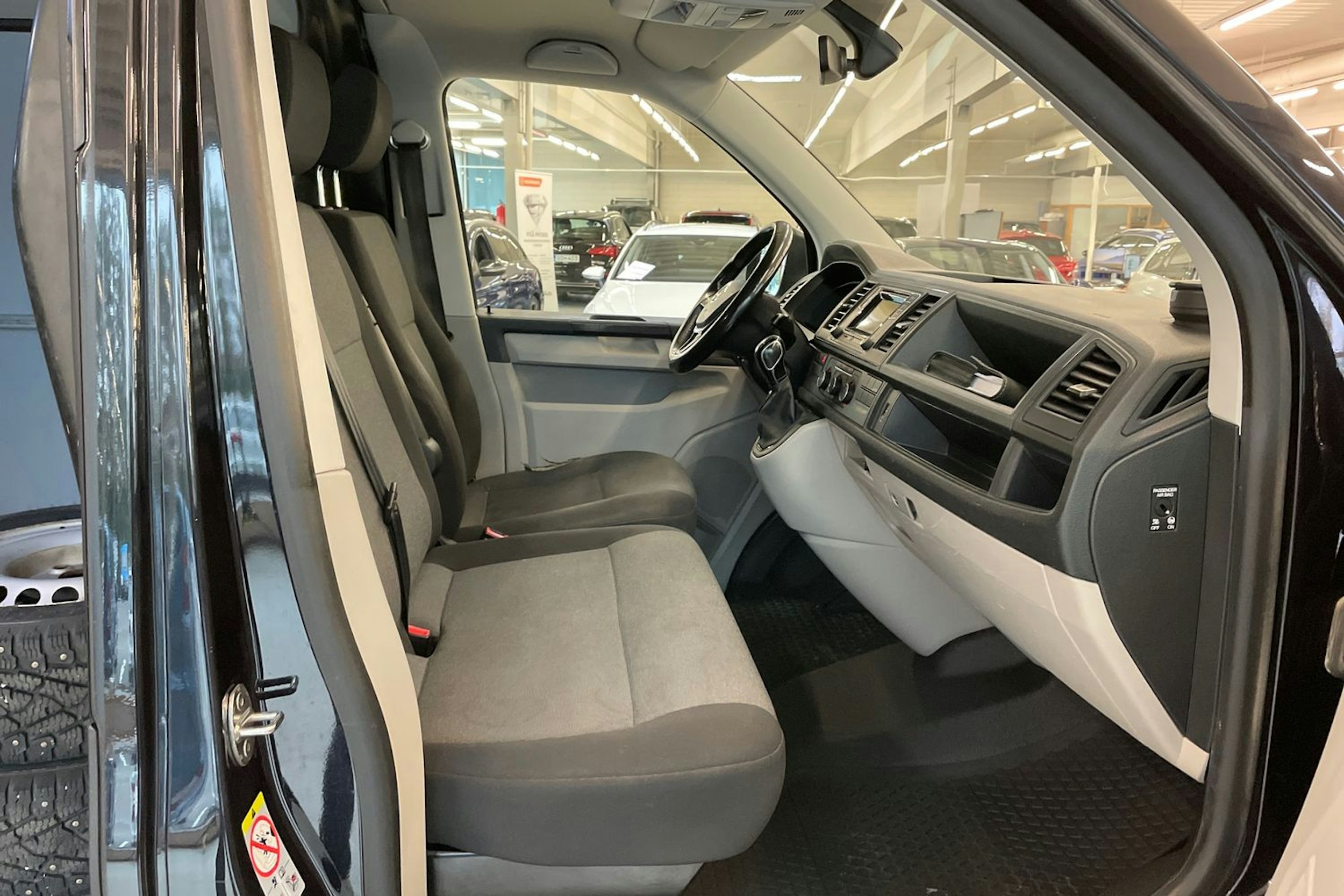 met. musta Volkswagen Transporter 2018 kuva 13.