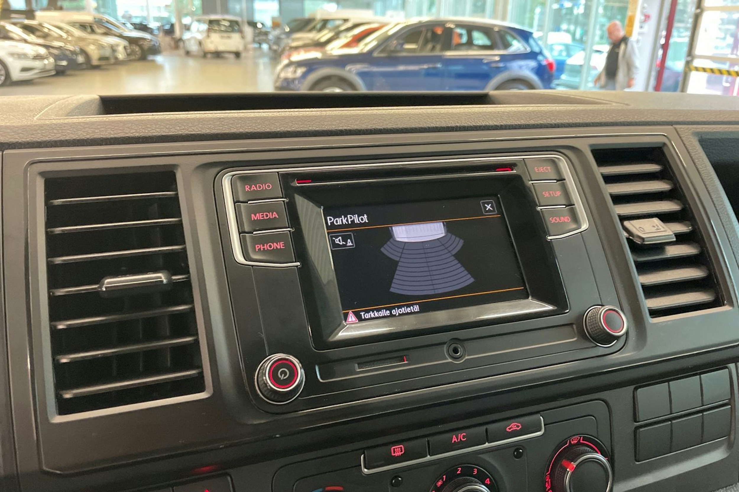 met. musta Volkswagen Transporter 2018 kuva 18.