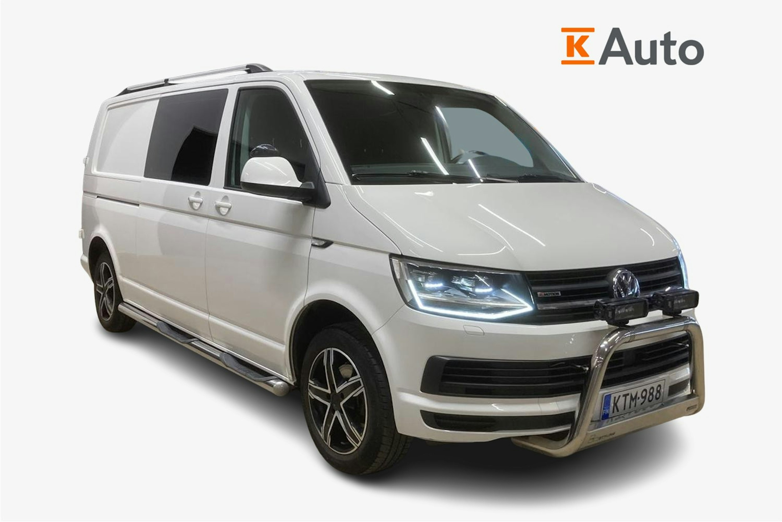 valkoinen Volkswagen Transporter 2018 kuva 1.