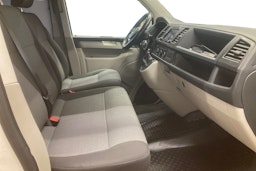 valkoinen Volkswagen Transporter 2018 kuva 10.