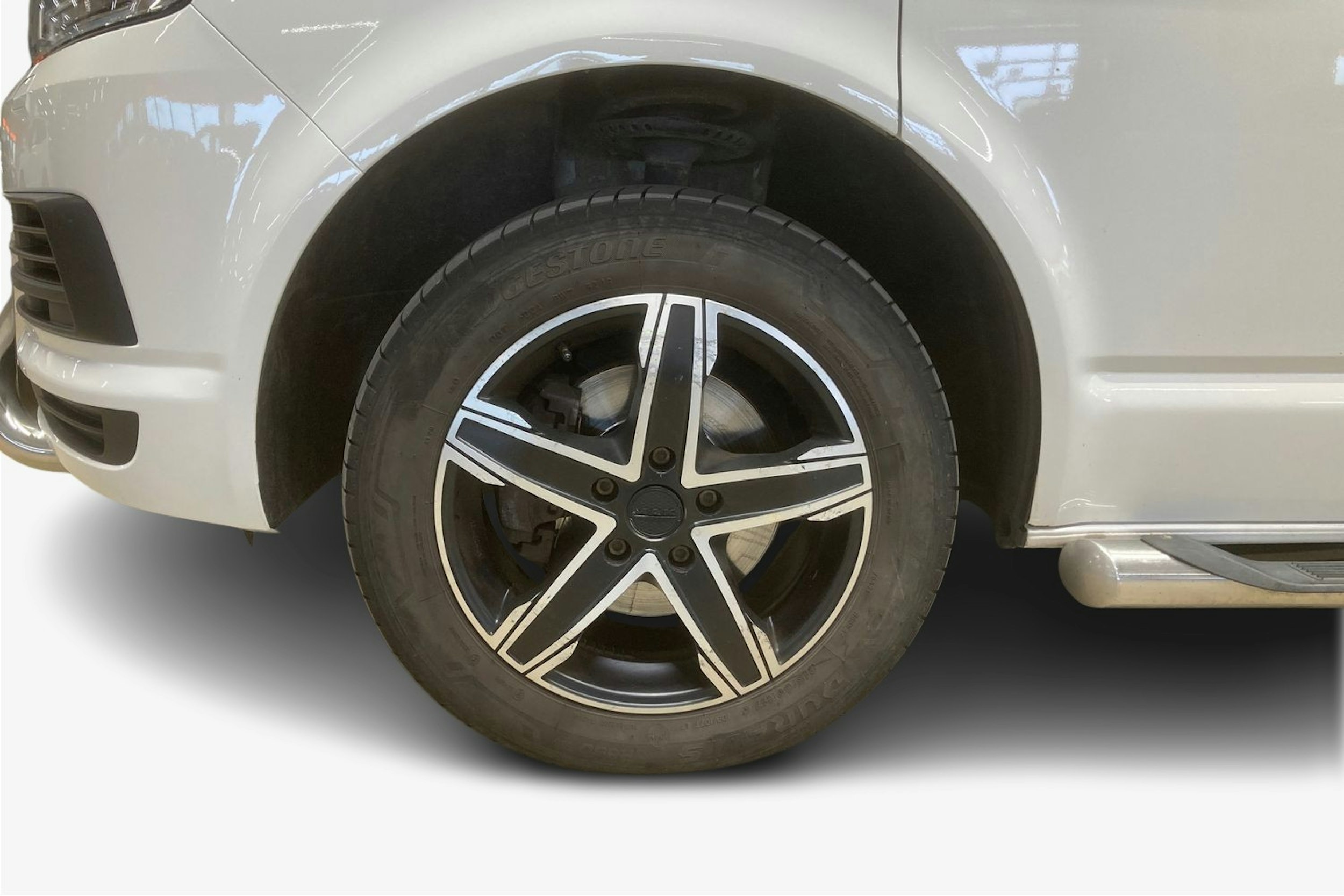 valkoinen Volkswagen Transporter 2018 kuva 11.