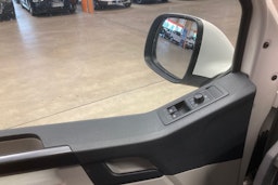 valkoinen Volkswagen Transporter 2018 kuva 18.