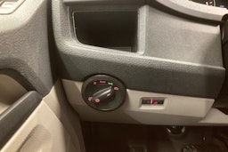valkoinen Volkswagen Transporter 2018 kuva 19.