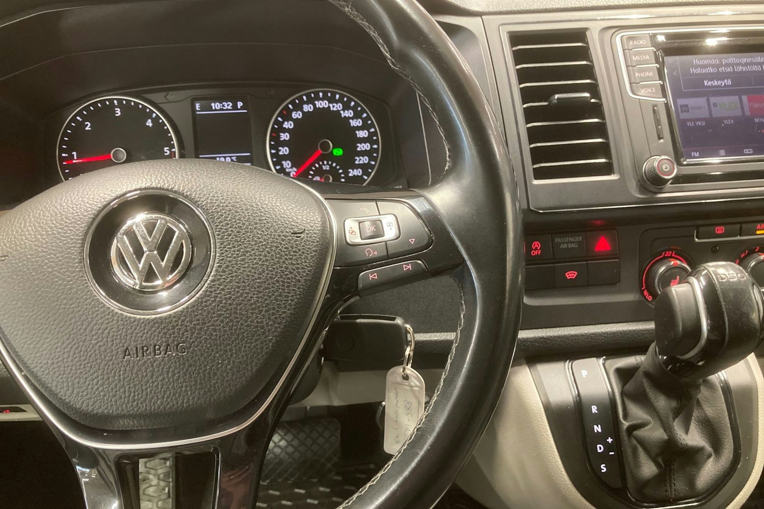 valkoinen Volkswagen Transporter 2018 kuva 21.