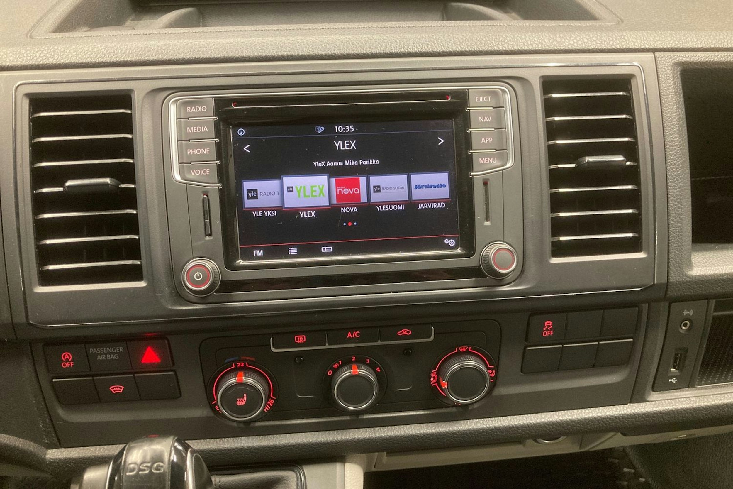 valkoinen Volkswagen Transporter 2018 kuva 25.