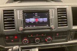 valkoinen Volkswagen Transporter 2018 kuva 25.