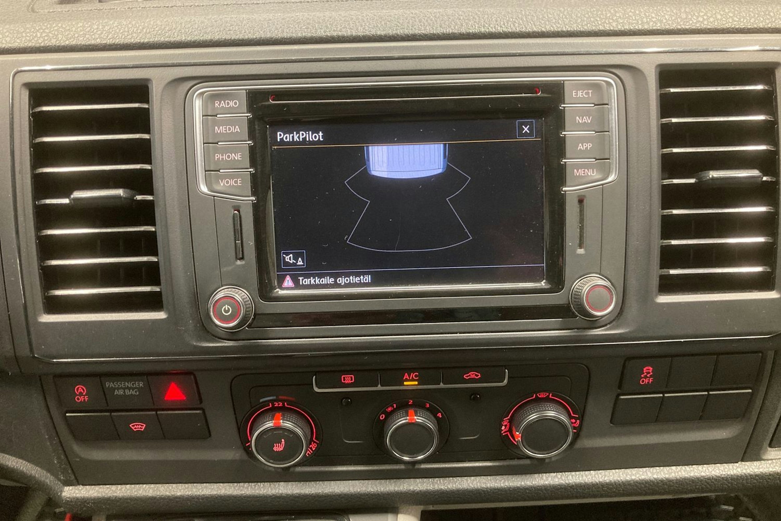 valkoinen Volkswagen Transporter 2018 kuva 28.