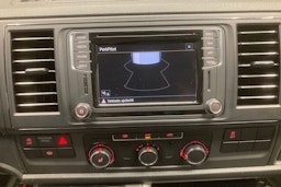 valkoinen Volkswagen Transporter 2018 kuva 28.